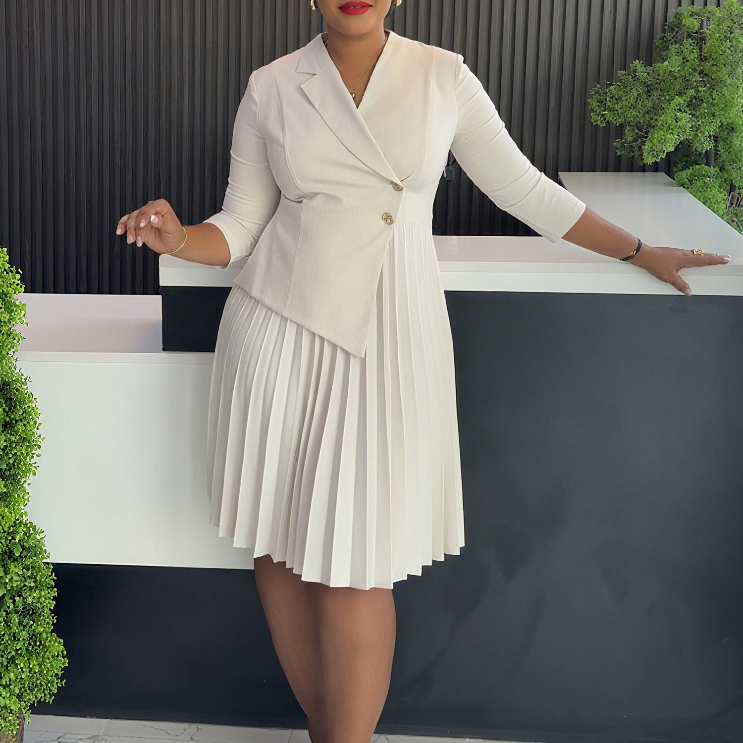 Elegant Plus Size Pleated Dress for Women – Flattering Fit & Timeless Style