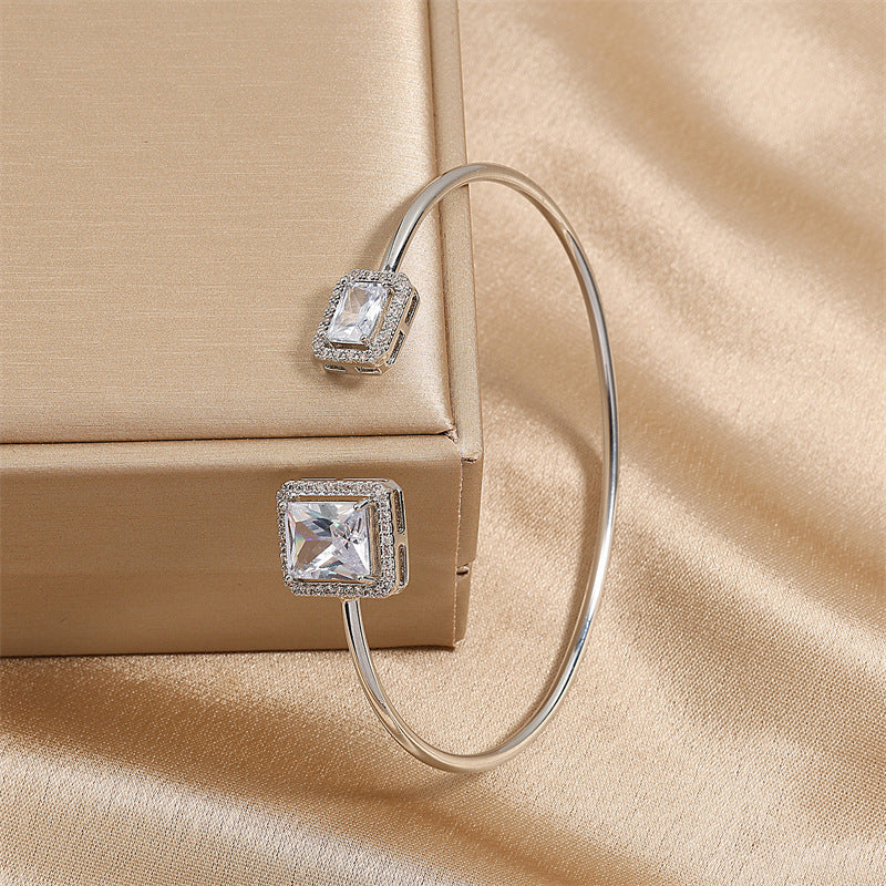 Elegant Women's Water Drop Inlaid Bracelet – High-Quality Square Diamond Design